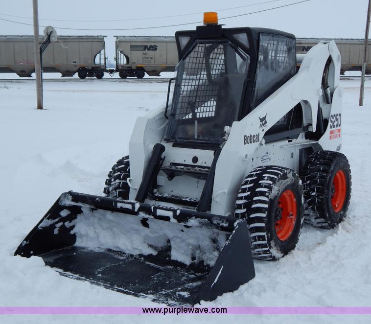 image for item I1222 2005 Bobcat S250 skid steer