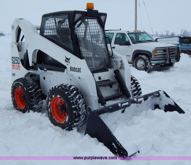 image for item I1222 2005 Bobcat S250 skid steer
