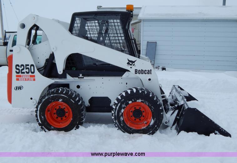 image for item I1222 2005 Bobcat S250 skid steer