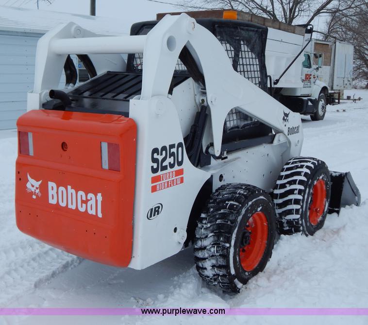 image for item I1222 2005 Bobcat S250 skid steer