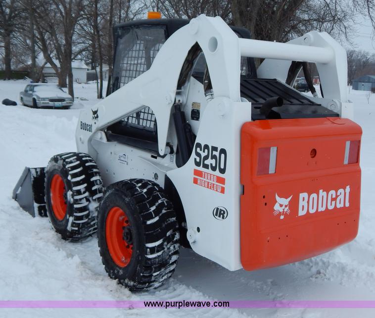 image for item I1222 2005 Bobcat S250 skid steer
