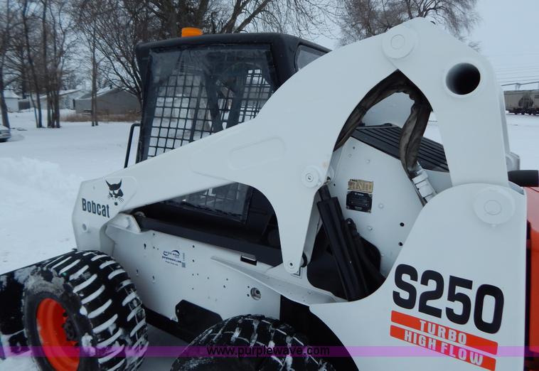 image for item I1222 2005 Bobcat S250 skid steer