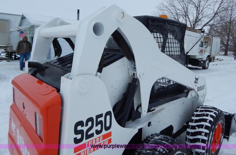 image for item I1222 2005 Bobcat S250 skid steer