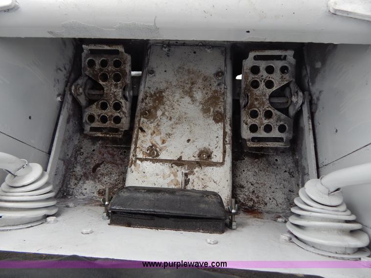 image for item I1222 2005 Bobcat S250 skid steer