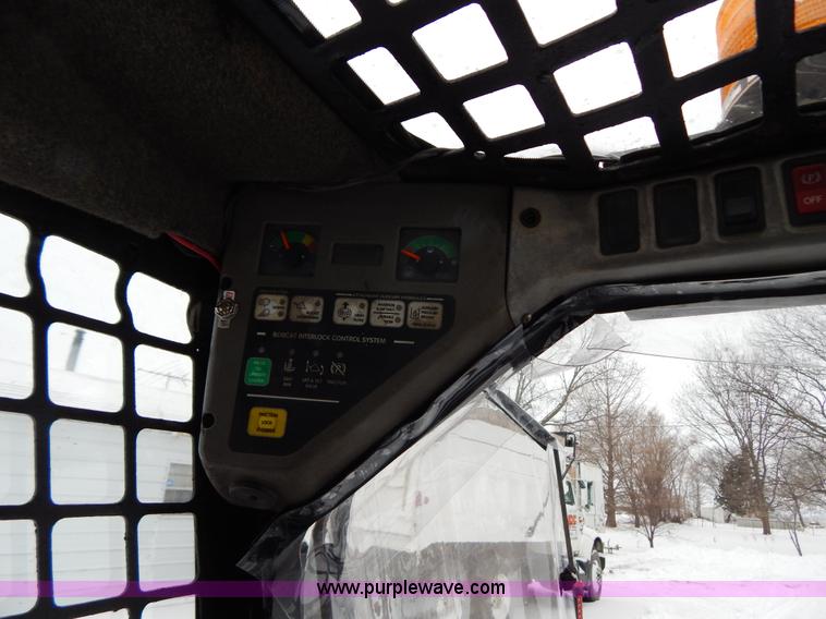 image for item I1222 2005 Bobcat S250 skid steer