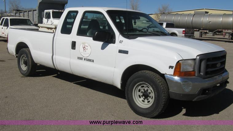 image for item I5697 2000 Ford F250 Super Duty XL SuperCab pickup truck