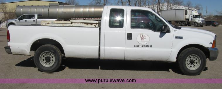 image for item I5697 2000 Ford F250 Super Duty XL SuperCab pickup truck