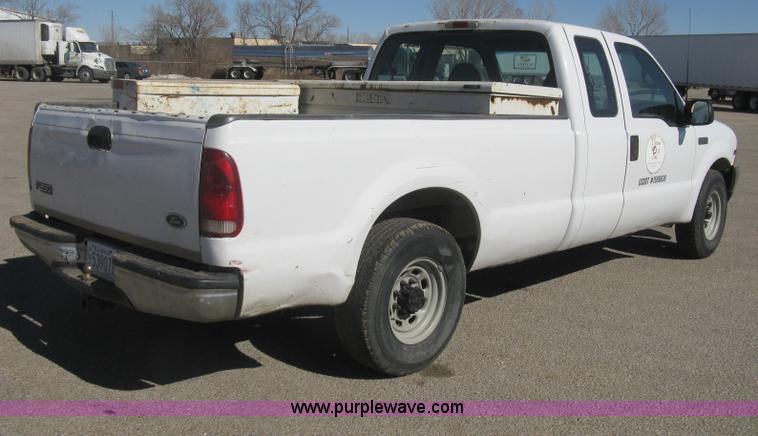 image for item I5697 2000 Ford F250 Super Duty XL SuperCab pickup truck
