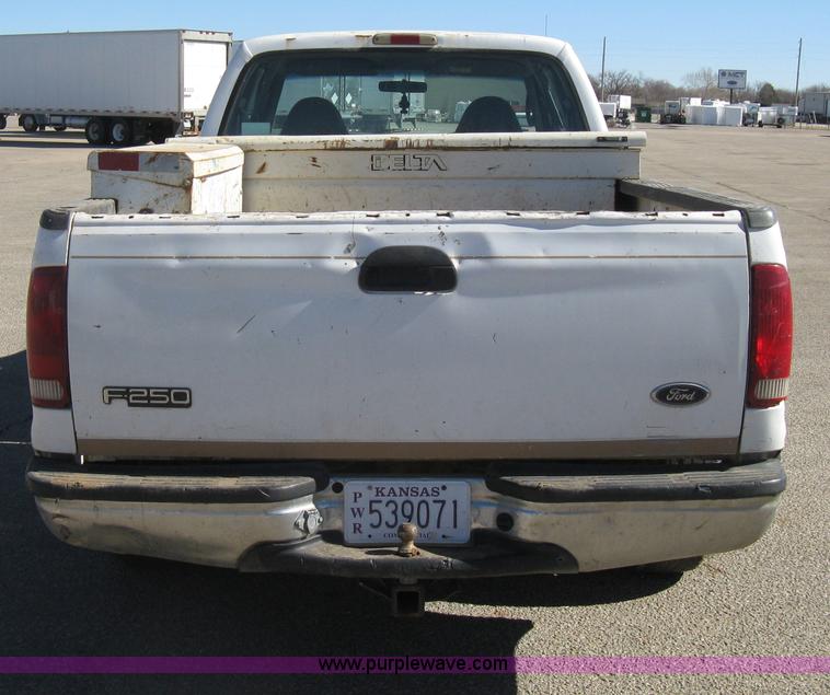 image for item I5697 2000 Ford F250 Super Duty XL SuperCab pickup truck