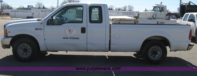 image for item I5697 2000 Ford F250 Super Duty XL SuperCab pickup truck
