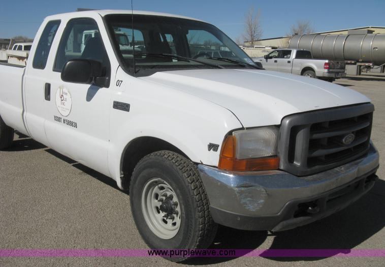 image for item I5697 2000 Ford F250 Super Duty XL SuperCab pickup truck