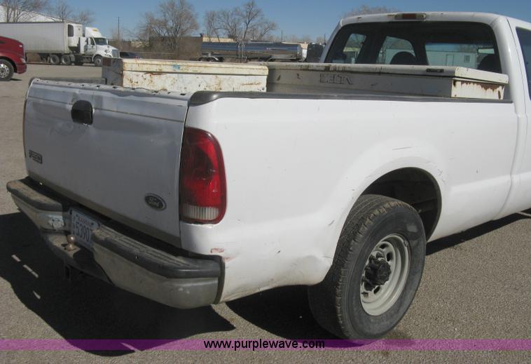 image for item I5697 2000 Ford F250 Super Duty XL SuperCab pickup truck
