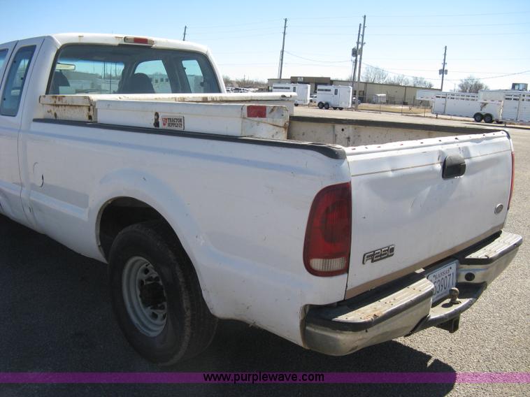image for item I5697 2000 Ford F250 Super Duty XL SuperCab pickup truck
