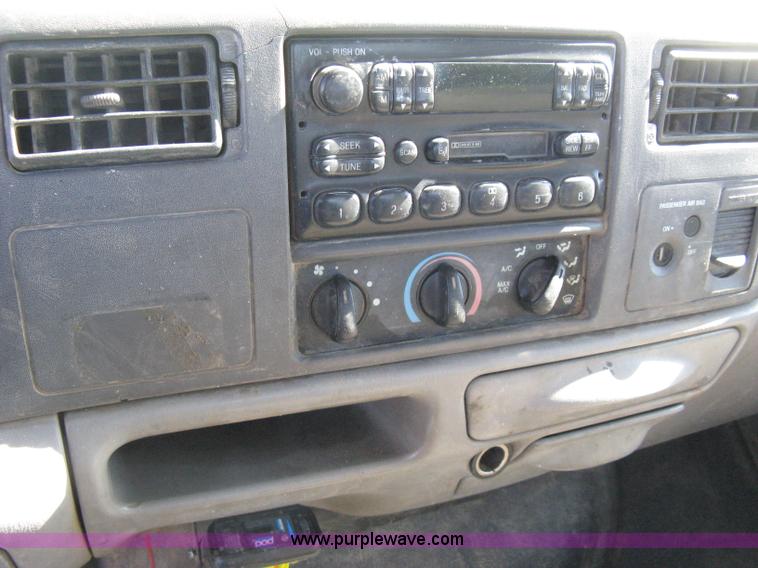 image for item I5697 2000 Ford F250 Super Duty XL SuperCab pickup truck