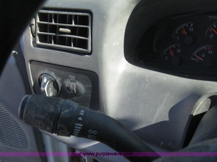 image for item I5697 2000 Ford F250 Super Duty XL SuperCab pickup truck