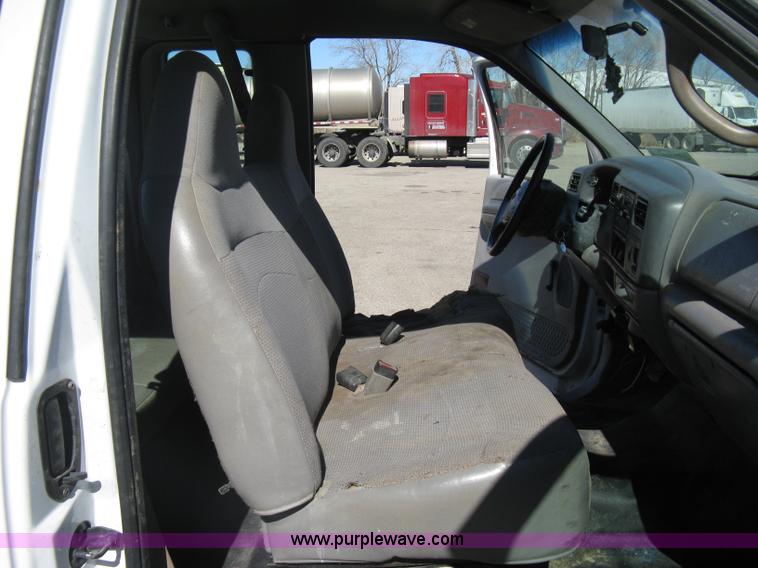 image for item I5697 2000 Ford F250 Super Duty XL SuperCab pickup truck