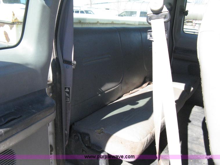 image for item I5697 2000 Ford F250 Super Duty XL SuperCab pickup truck