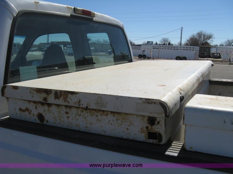 image for item I5697 2000 Ford F250 Super Duty XL SuperCab pickup truck