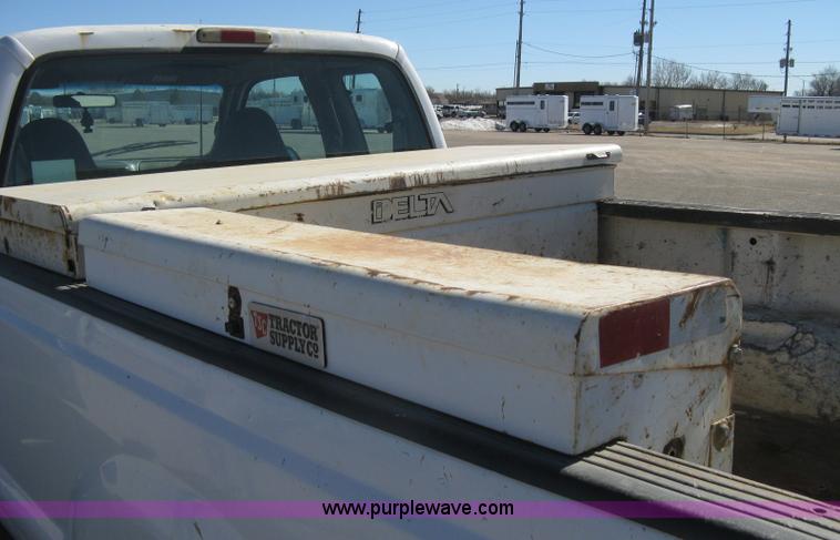 image for item I5697 2000 Ford F250 Super Duty XL SuperCab pickup truck