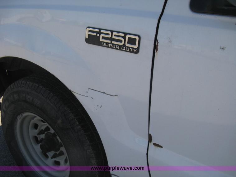 image for item I5697 2000 Ford F250 Super Duty XL SuperCab pickup truck