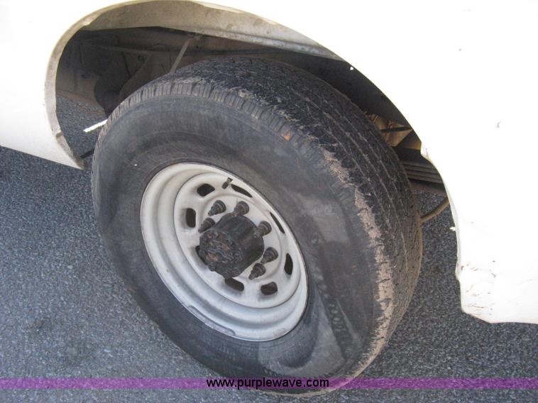 image for item I5697 2000 Ford F250 Super Duty XL SuperCab pickup truck