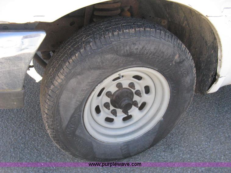 image for item I5697 2000 Ford F250 Super Duty XL SuperCab pickup truck