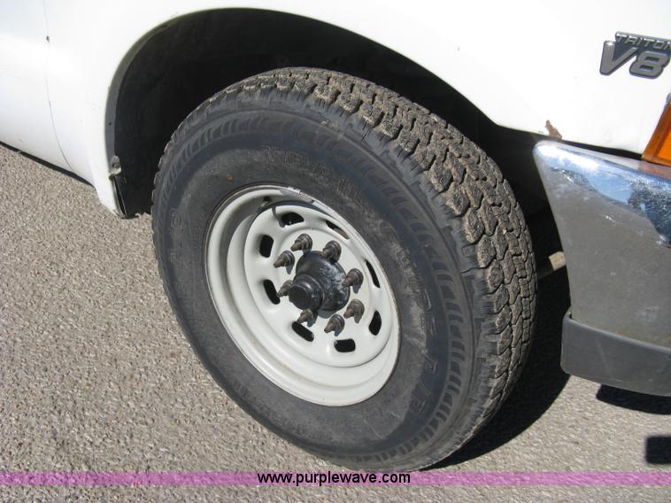 image for item I5697 2000 Ford F250 Super Duty XL SuperCab pickup truck