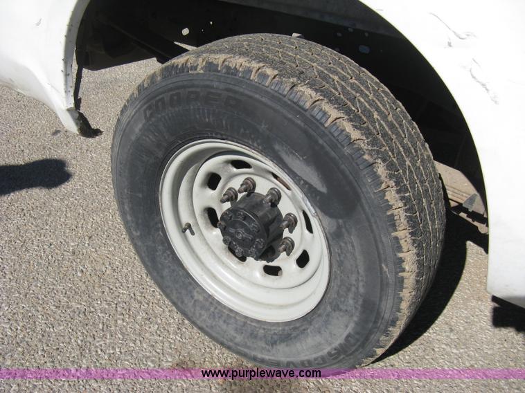 image for item I5697 2000 Ford F250 Super Duty XL SuperCab pickup truck