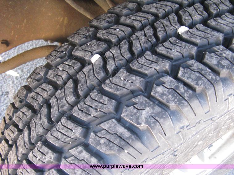 image for item I5698 1996 Chevrolet 2500 Ext. Cab utility truck