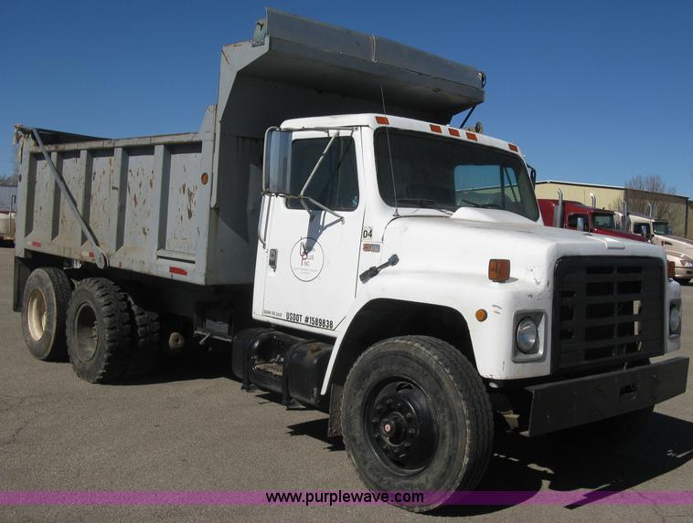 image for item I5699 1984 International S1900 dump truck