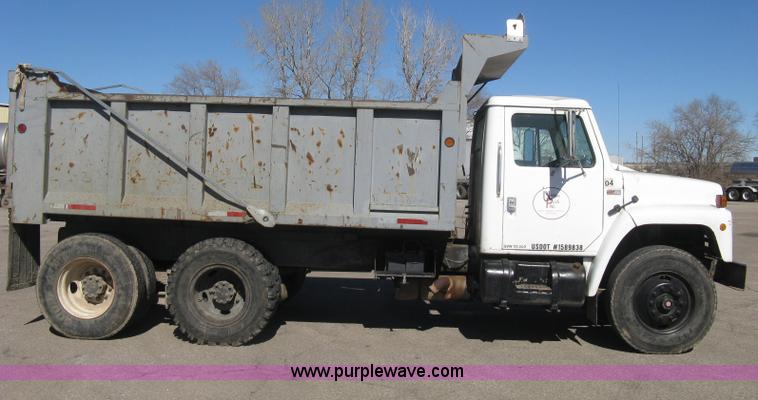 image for item I5699 1984 International S1900 dump truck