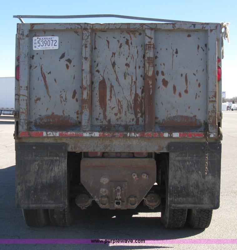 image for item I5699 1984 International S1900 dump truck