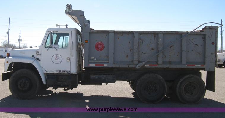 image for item I5699 1984 International S1900 dump truck