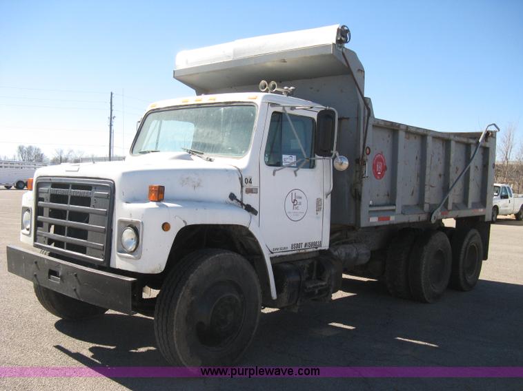 image for item I5699 1984 International S1900 dump truck