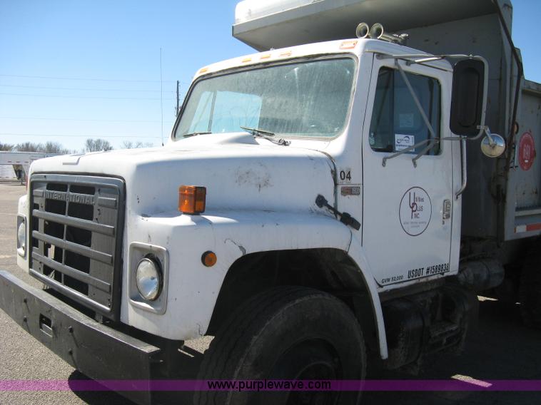 image for item I5699 1984 International S1900 dump truck