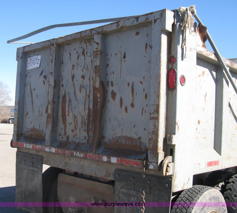 image for item I5699 1984 International S1900 dump truck