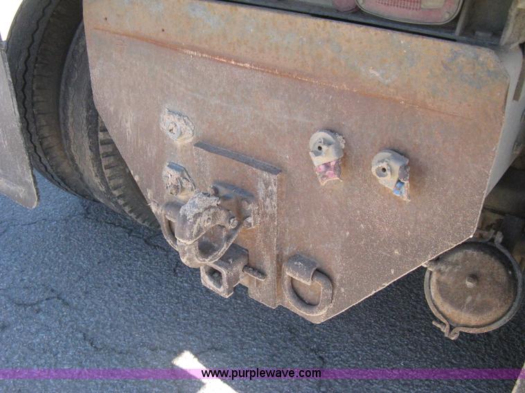 image for item I5699 1984 International S1900 dump truck