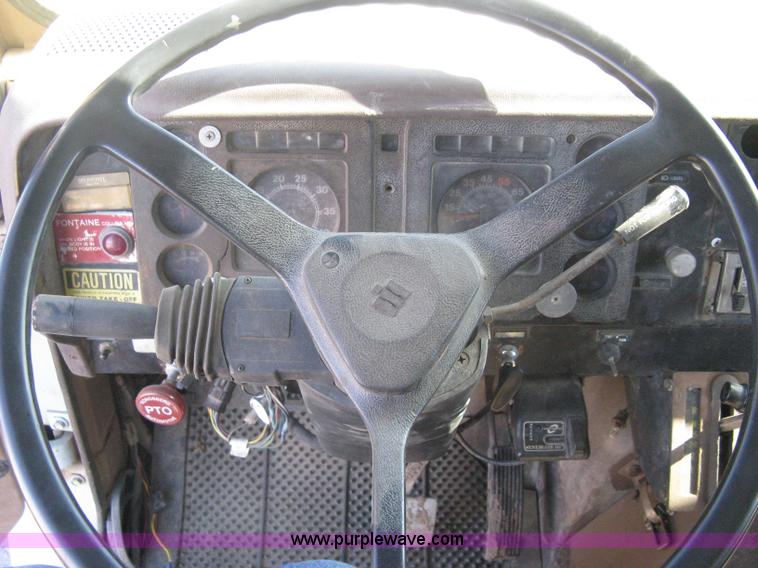 image for item I5699 1984 International S1900 dump truck