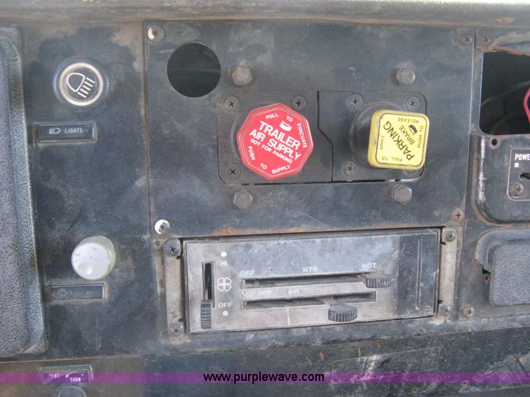 image for item I5699 1984 International S1900 dump truck