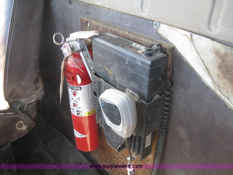 image for item I5699 1984 International S1900 dump truck