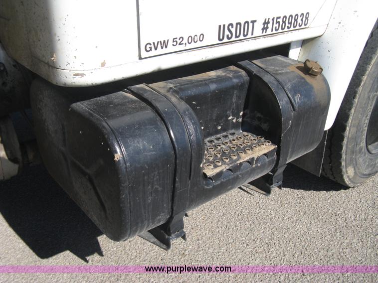 image for item I5699 1984 International S1900 dump truck