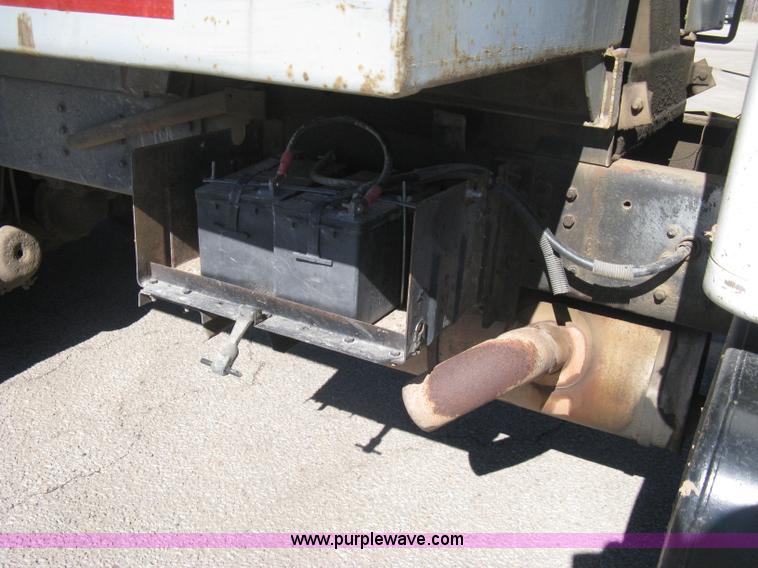 image for item I5699 1984 International S1900 dump truck