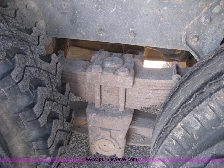 image for item I5699 1984 International S1900 dump truck