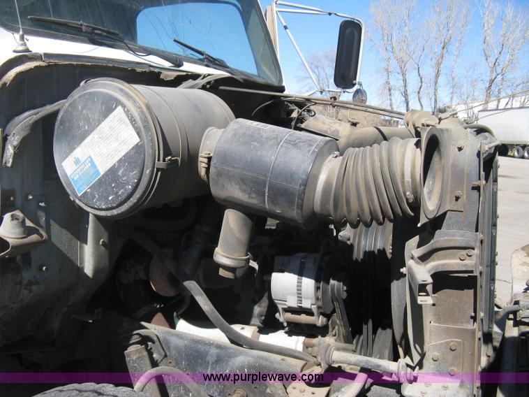 image for item I5699 1984 International S1900 dump truck