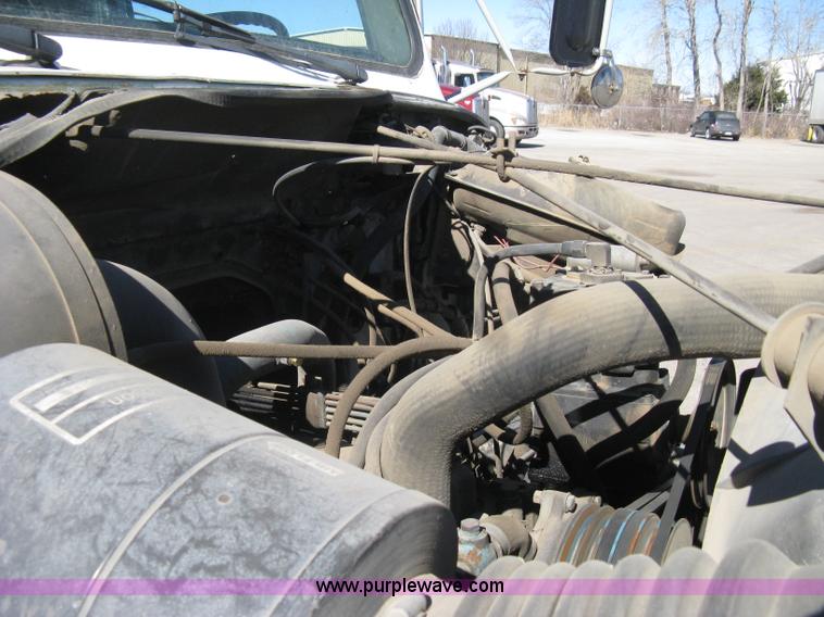 image for item I5699 1984 International S1900 dump truck