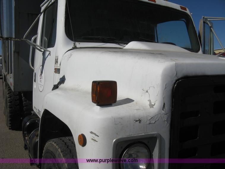 image for item I5699 1984 International S1900 dump truck