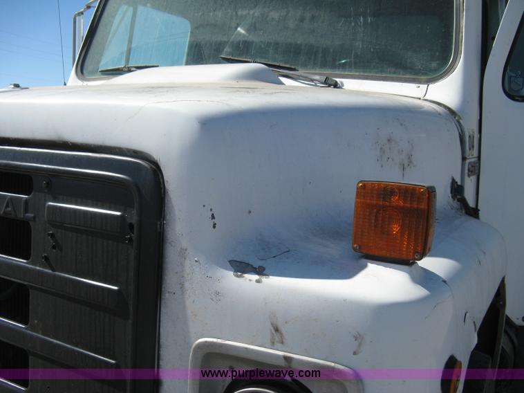 image for item I5699 1984 International S1900 dump truck