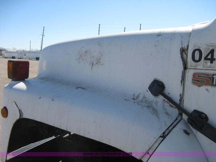 image for item I5699 1984 International S1900 dump truck