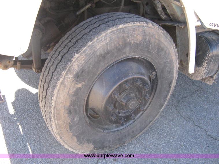 image for item I5699 1984 International S1900 dump truck