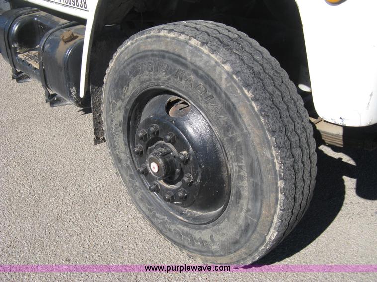 image for item I5699 1984 International S1900 dump truck